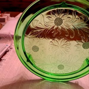 Uranium glass cake plate Sunflower